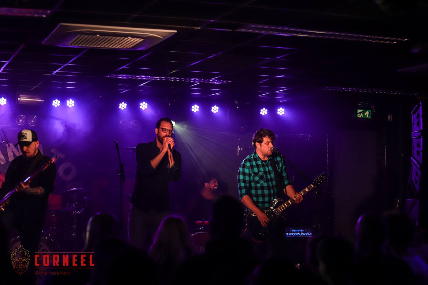 Villains live onder paarse podiumlichten
